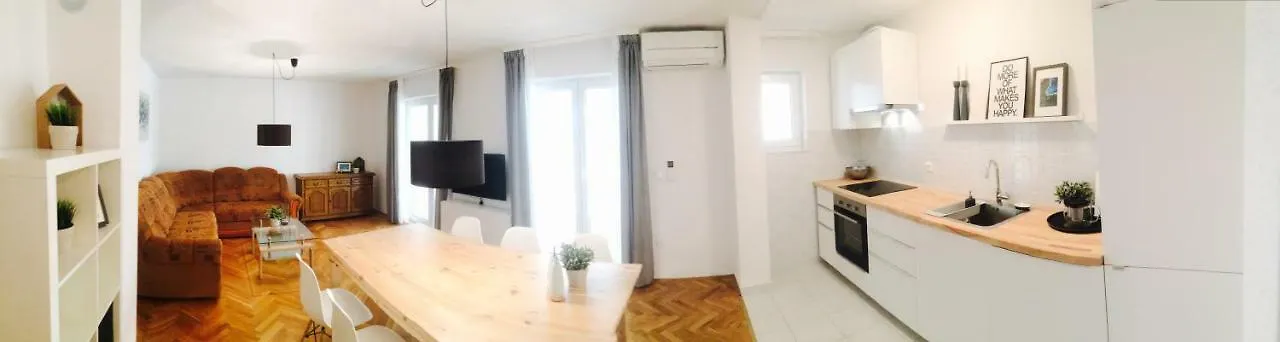 Apartment Latincic Kastela 0*,